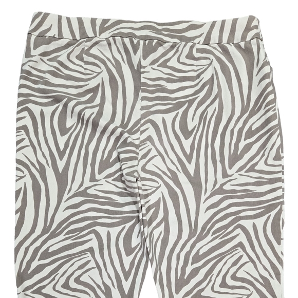 Chico's Cream Tan Zebra Print Pull On Capri Pant Pockets Stretch Vacation Safari - Picture 5 of 10